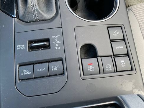 Certified 2025 Toyota Highlander LE AWD/4WD image 24