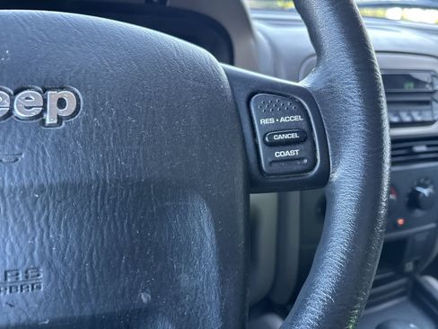 Used 2003 Jeep Grand Cherokee Laredo AWD/4WD image 11