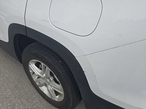 Used 2024 GMC Terrain SLE w/ Driver Convenience Package FWD image 2