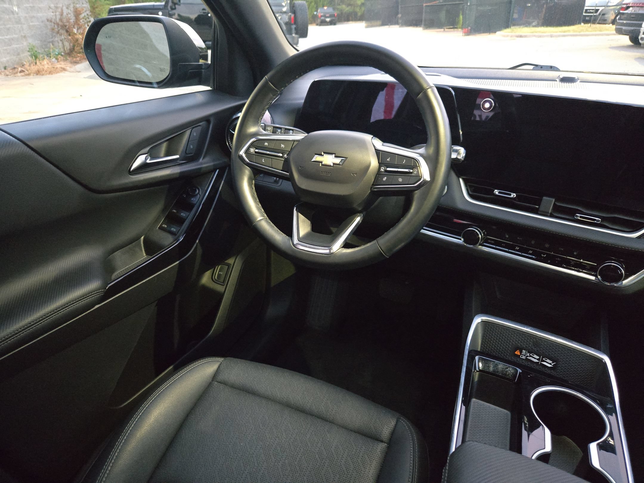 Used 2025 Chevrolet Equinox LT w/ Convenience Package II FWD image 9