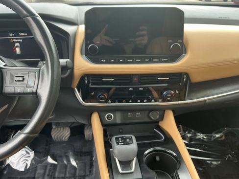 Used 2021 Nissan Rogue Platinum AWD/4WD image 13