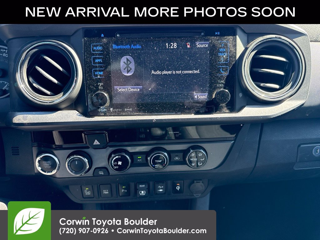 Used 2018 Toyota Tacoma TRD Off-Road w/ Technology Package AWD/4WD image 11