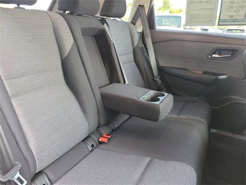 Used 2022 Nissan Rogue SV image 27