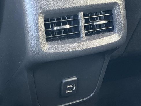 Used 2023 Chevrolet Equinox LT image 18