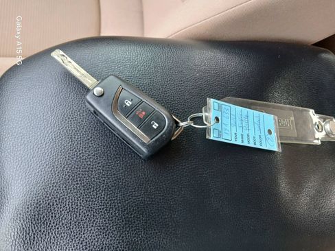 Used 2021 Toyota RAV4 LE FWD image 32