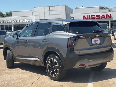 Used 2025 Nissan Kicks SV AWD/4WD image 6