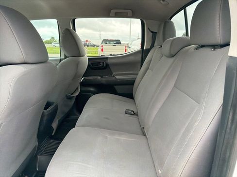 Used 2019 Toyota Tacoma SR5 AWD/4WD image 12