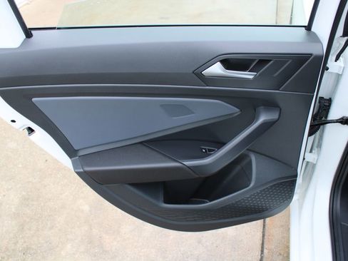 Certified 2025 Volkswagen Jetta SE w/ Black Wheel Package FWD image 21