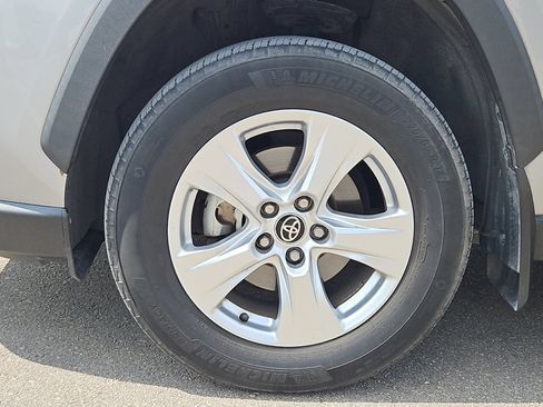 Certified 2021 Toyota RAV4 XLE w/ Convenience Package FWD image 24