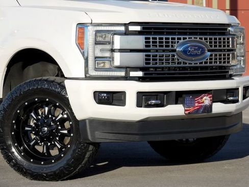 Used 2017 Ford F250 Platinum w/ Platinum Ultimate Package AWD/4WD image 2