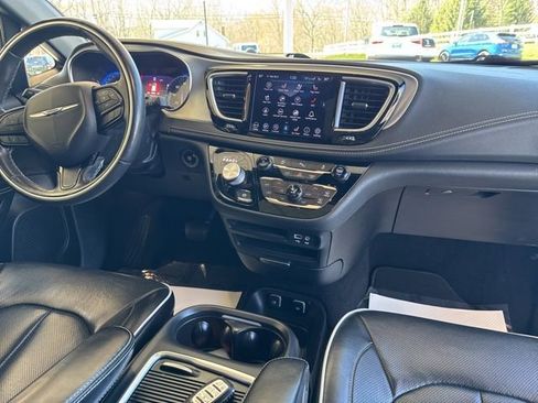 Used 2020 Chrysler Pacifica Limited w/ S Appearance Package FWD image 29