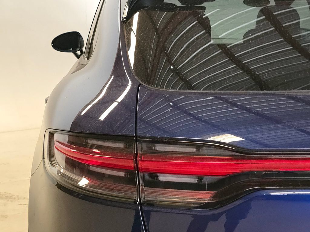 Certified 2026 Porsche Macan AWD/4WD image 40