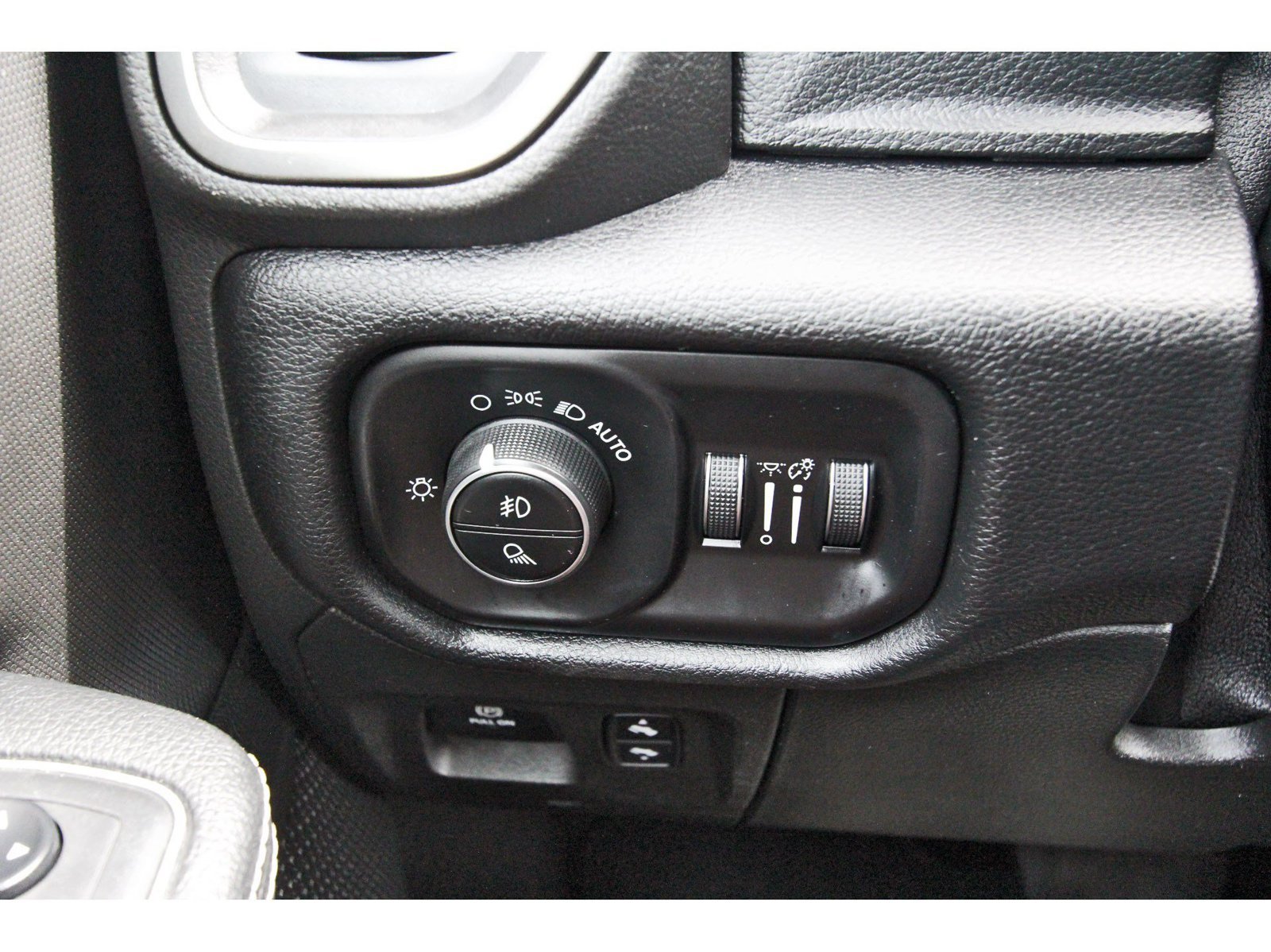 Used 2019 RAM 1500 Sport w/ Level 2 Equipment Group AWD/4WD image 18