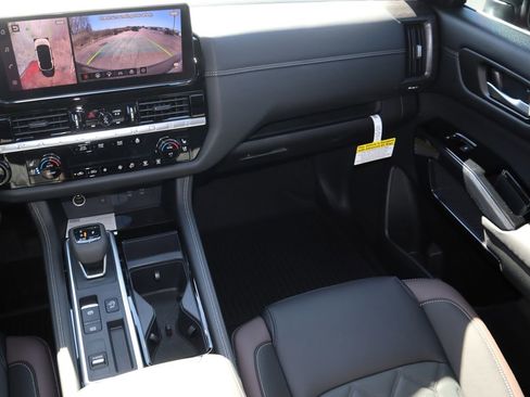 New 2026 Nissan Pathfinder Platinum image 13