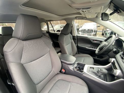 Used 2025 Toyota RAV4 XLE w/ Convenience Package image 25