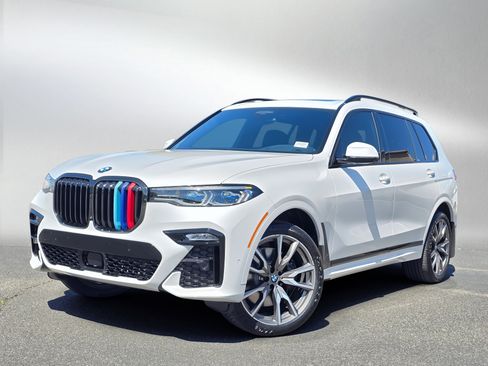 Used 2022 BMW X7 M50i AWD/4WD image 1