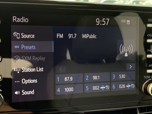 Used 2023 Toyota Sienna XLE FWD image 6