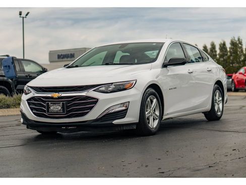 Used 2020 Chevrolet Malibu LS image 2