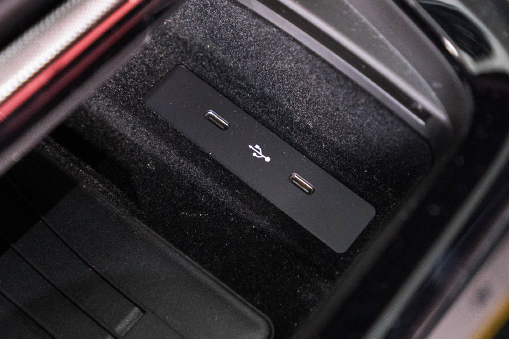 Certified 2025 Porsche Cayenne AWD/4WD image 25