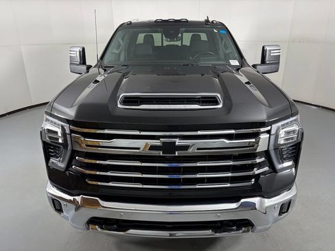 Used 2025 Chevrolet Silverado 2500 LTZ w/ LTZ Premium Package AWD/4WD image 4