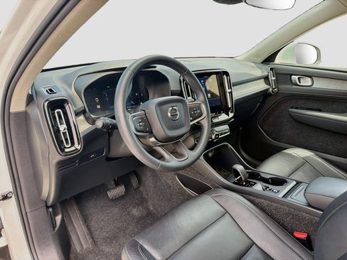 Used 2025 Volvo XC40 B5 Core AWD/4WD image 25
