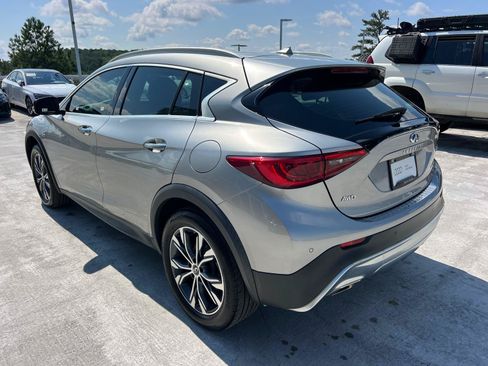 Used 2017 INFINITI QX30 Premium w/ Navigation Package AWD/4WD image 7