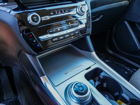 Used 2023 Ford Explorer Limited image 23