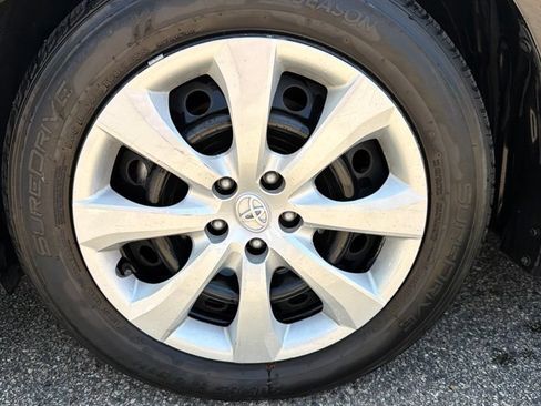 Used 2024 Toyota Corolla LE FWD image 4
