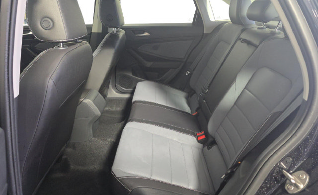 Used 2025 Volkswagen Jetta SE w/ Sunroof Package FWD image 10