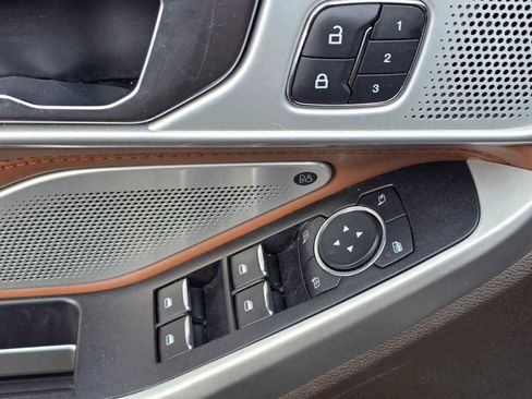 Used 2022 Ford Explorer King Ranch image 16