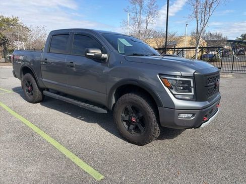 Used 2021 Nissan Titan PRO-4X w/ Pro-4x Convenience Package image 12
