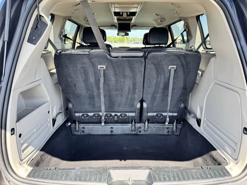 Used 2015 Chrysler Town & Country Touring w/ Driver Convenience Group image 29