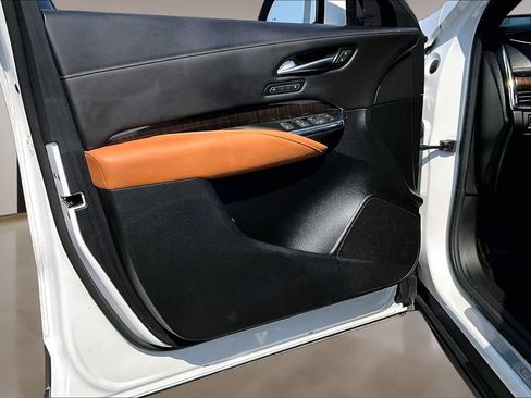 Used 2023 Cadillac XT4 Premium Luxury w/ Technology Package FWD image 18