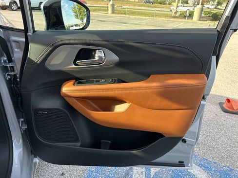 New 2026 Chrysler Pacifica Pinnacle w/ Trailer Tow Group image 56