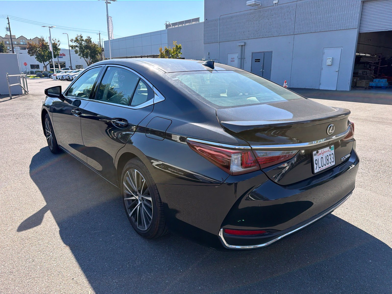 Used 2024 Lexus ES 300h w/ Premium Package FWD image 4