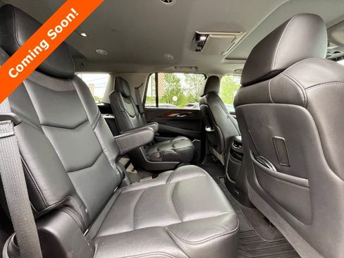 Used 2020 Cadillac Escalade Premium Luxury AWD/4WD image 24