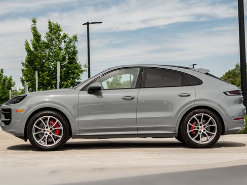 Used 2025 Porsche Cayenne S AWD/4WD image 5
