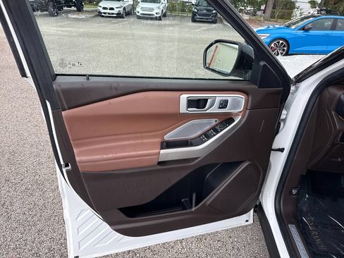 Used 2023 Ford Explorer King Ranch w/ Technology Package RWD image 15