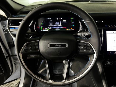 Used 2024 Jeep Grand Cherokee Trailhawk image 16