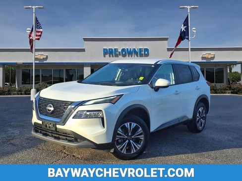 Used 2023 Nissan Rogue SV image 1