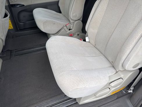 Used 2011 Toyota Sienna LE image 11