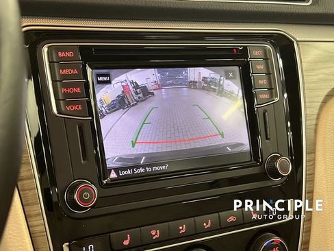 Used 2017 Volkswagen Passat 1.8T SEL Premium FWD image 25