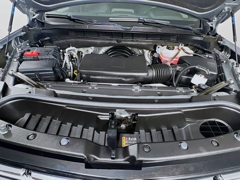 Certified 2024 Chevrolet Suburban Premier w/ Premium Package image 32