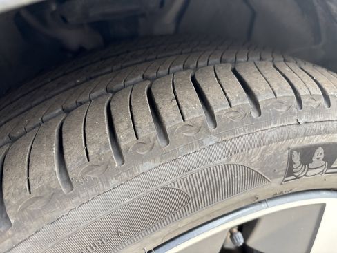 Used 2025 Volvo XC40 B5 Plus image 12