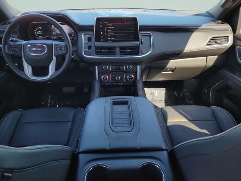 Used 2023 GMC Yukon XL SLT w/ SLT Luxury Package AWD/4WD image 13