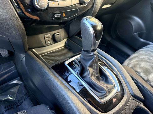 Used 2018 Nissan Rogue Sport SV image 17