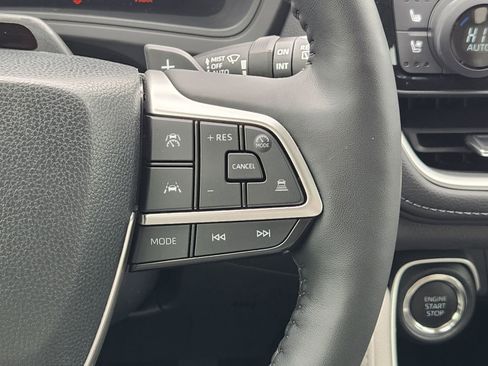 Used 2025 Toyota Grand Highlander AWD image 32