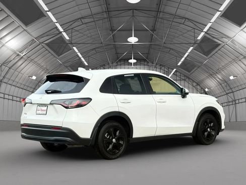 Used 2024 Honda HR-V LX image 7