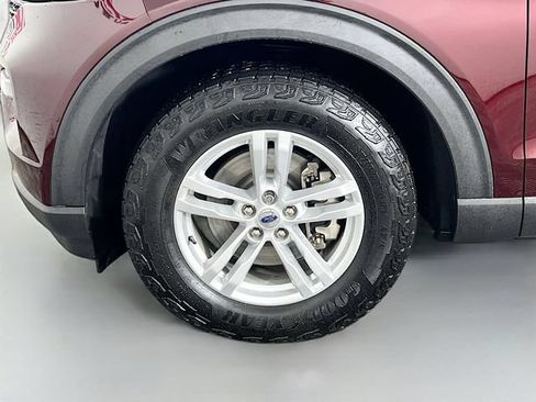 Used 2022 Ford Explorer XLT w/ Equipment Group 202A AWD/4WD image 28