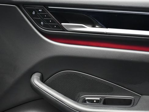 Certified 2025 Porsche Macan 4S Electric AWD/4WD image 50